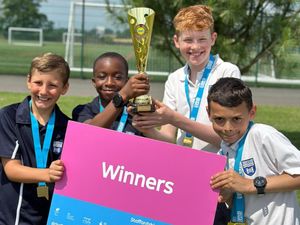 Supporting image for story: Record-breaking Seb Palmer turns on the style as he strikes gold