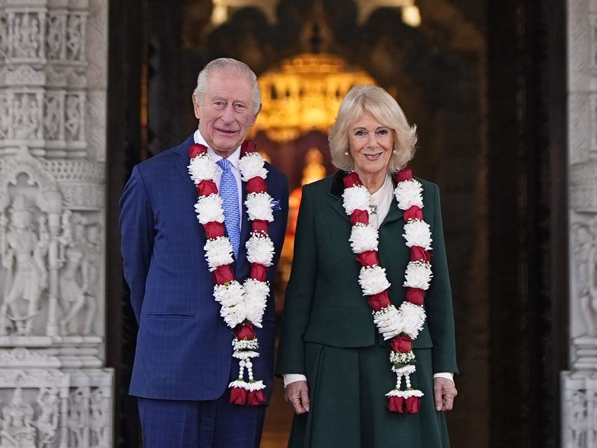 King and Queen visit Hindu temple to celebrate its 30th anniversary