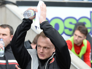 Supporting image for story: Walsall must lift weight of pressure says Dean Keates