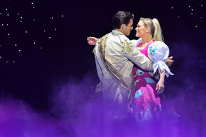Danny Mac and Suzanne Shaw. Photo by: Paul Coltas
