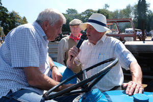 Compere Robert Jones talking to one of the exhibitors in the show ring. Image by Andy Compton