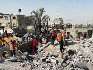 Supporting image for story: At least 22 killed in Israeli strikes on northern Gaza