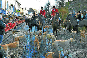 Crowds turn out in Newport to see the riders and hounds gather for Albrightons traditional Boxing Day meet