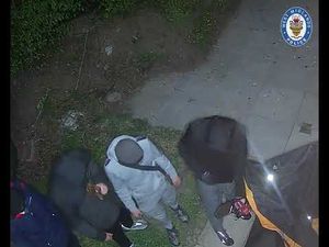 Supporting image for story: Watch: Group attempting to pinch motorbike in Dudley - police appeal for help to identify the suspects