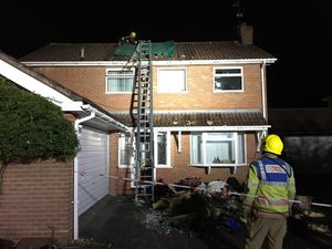 Supporting image for story: Residents flee fire which damages roof of home 