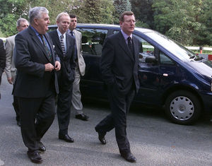 Ulster Unionist leader David Trimble (right) and colleagues John Taylor (left) and Reg Empey (centre - dark suit) arrive for the second day of intensive talks aimed at salvaging the Northern Ireland peace process at Weston Park