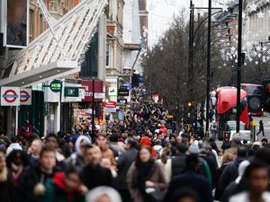 Supporting image for story: Post-Christmas shopping to strengthen as bargain-hunters ’emerge’, analyst says