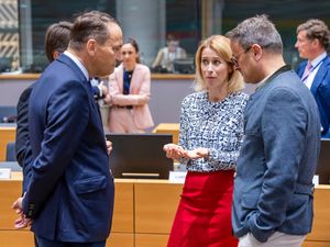 Supporting image for story: Trump and Putin cannot decide on land swaps, say Ukraine and EU