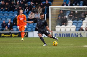 Mal Benning with a long ball over the top. Picture: Oliver Jones 