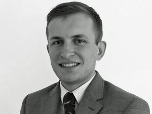 Supporting image for story: Halls backs a winner as amateur jockey takes on role 