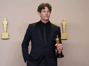 Supporting image for story: British director Jonathan Glazer condemns bombing of Gaza in Oscar speech