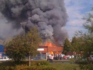 Supporting image for story: Huge blaze in Kidderminster wrecks shops