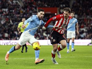 Supporting image for story: Manchester City held at Sunderland to sit four points adrift of Arsenal