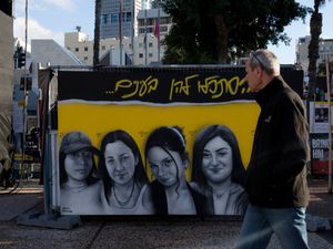 Supporting image for story: Desperate families await return of four female soldiers held by Hamas