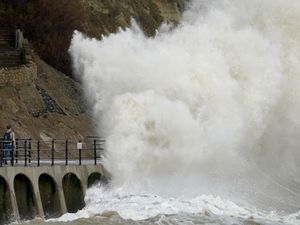 Supporting image for story: Extreme weather may become feature of UK’s climate, minister says