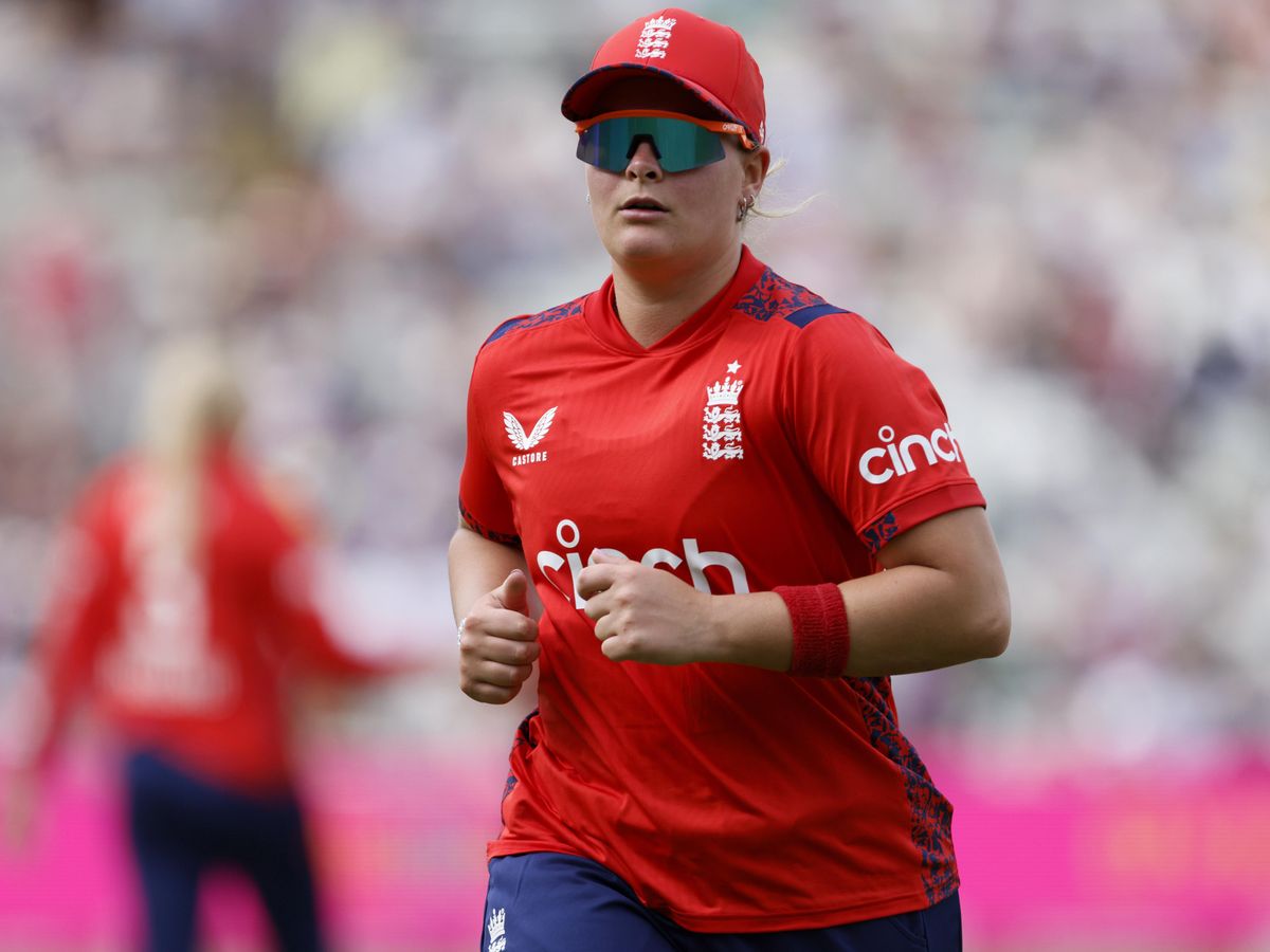 England&rsquo;s Dani Gibson scoops &pound;190,000 payday at inaugural Hundred auction