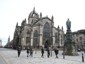 Supporting image for story: Queen’s coffin expected to lie in rest at Edinburgh cathedral for 24 hours