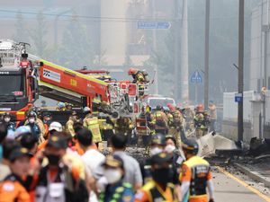 Supporting image for story: 22 dead following fire at South Korean battery factory