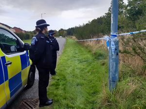 Supporting image for story: Police investigating Shrewsbury murder find 'items of interest' at town's Old River Bed