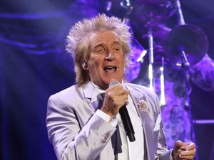 Supporting image for story: Rod Stewart defends support for Ukraine after booing at Germany gig