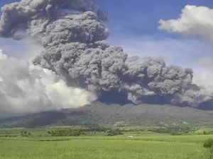 Supporting image for story: Mass evacuation of Philippine villages underway after volcanic eruption