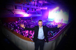 Supporting image for story: Interview: Dave Travis talks about being a music promoter
