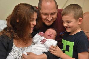 Jasmine with mum Helen, dad Marcus and brother Henry