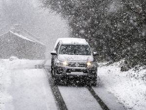 Supporting image for story: Snow and fog could disrupt drivers this Christmas