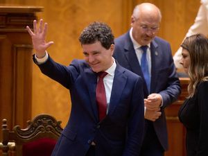 Supporting image for story: Challenges loom as new Romanian President sworn in