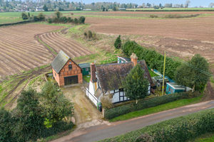 Woodfield Cottage, Northampton Lane, Ombersley sold for £300,000.