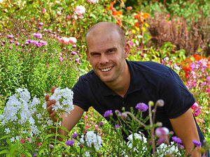 Supporting image for story: WATCH: Last chance to see top garden near Market Drayton