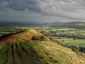 Supporting image for story: Chilly days and plenty of clouds predicted in weekend weather forecast
