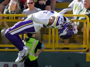 Supporting image for story: Minnesota Vikings hold off Green Bay Packers to secure fourth straight win