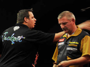 Supporting image for story: Wayne Jones beaten by Adrian Lewis
