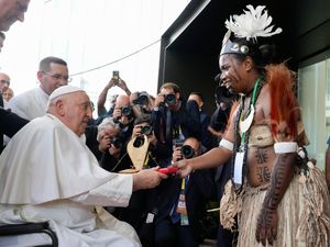 Supporting image for story: Pope urges end to decades of Papua New Guinea tribal conflict