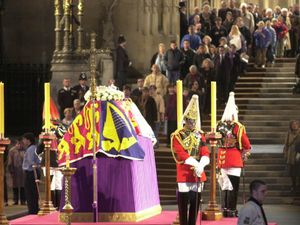 Supporting image for story: Silent crowds file past the coffin of the only British monarch most have known