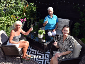 Supporting image for story: Cheers as Vanessa takes best garden title