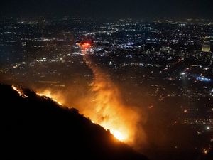 Supporting image for story: David and Victoria Beckham among stars sending support as fires rage across LA