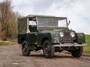 Supporting image for story: Chris Rea’s classic Land Rover heads to auction