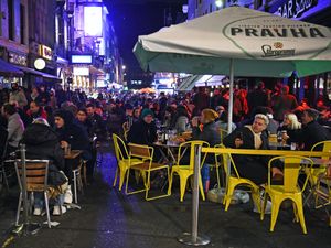 Supporting image for story: Public hit the town one last time before lockdown