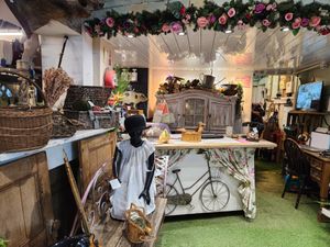 Always a warm welcome at Cosy Cottage Antiques Worfield