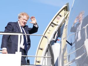 Supporting image for story: Government to try delaying vote on inquiry into whether PM lied to Parliament