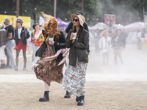 Supporting image for story: Leeds Festival facing windy conditions for final day