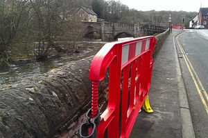 Supporting image for story: Calls for lorries ban on damaged Ludlow bridge