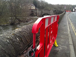 Supporting image for story: Calls for lorries ban on damaged Ludlow bridge