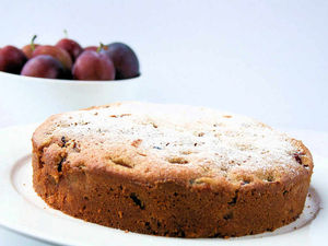 Supporting image for story: Worcestershire plum cake