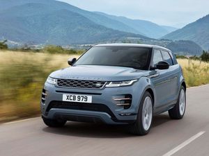 Supporting image for story: New Range Rover Evoque debuts with hybrid power and evolutionary styling