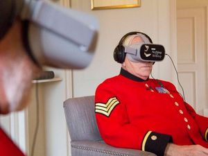 Supporting image for story: Chelsea Pensioners try out WWI VR prom experience ahead of Armistice Day