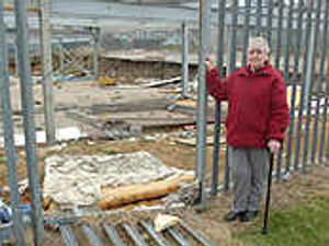 Supporting image for story: Fears for children's safety at blaze site