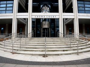 Supporting image for story: Crown court backlog of cases passes 75,000 for first time